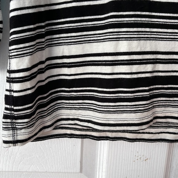 i.e. top black and white 3/4 sleeve size L - Picture 4 of 4